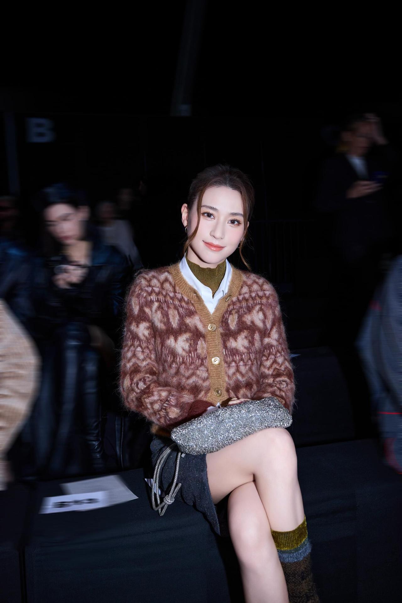 高端圈层风向标,尊界S800成何超莲澳门出行新宠
何超莲分享的澳门日常Vlog,