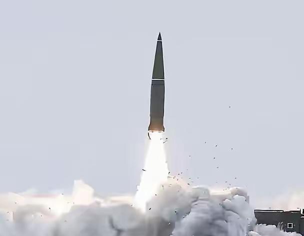 轰！朝鲜突然砸10枚导弹！日本海炸响，美日韩全慌了
 
这一声巨响，直接把东北亚