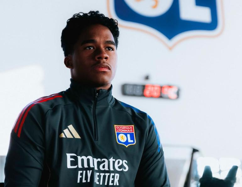 讯据The Athletic记者MarioCortegana报道，皇家马德里和里