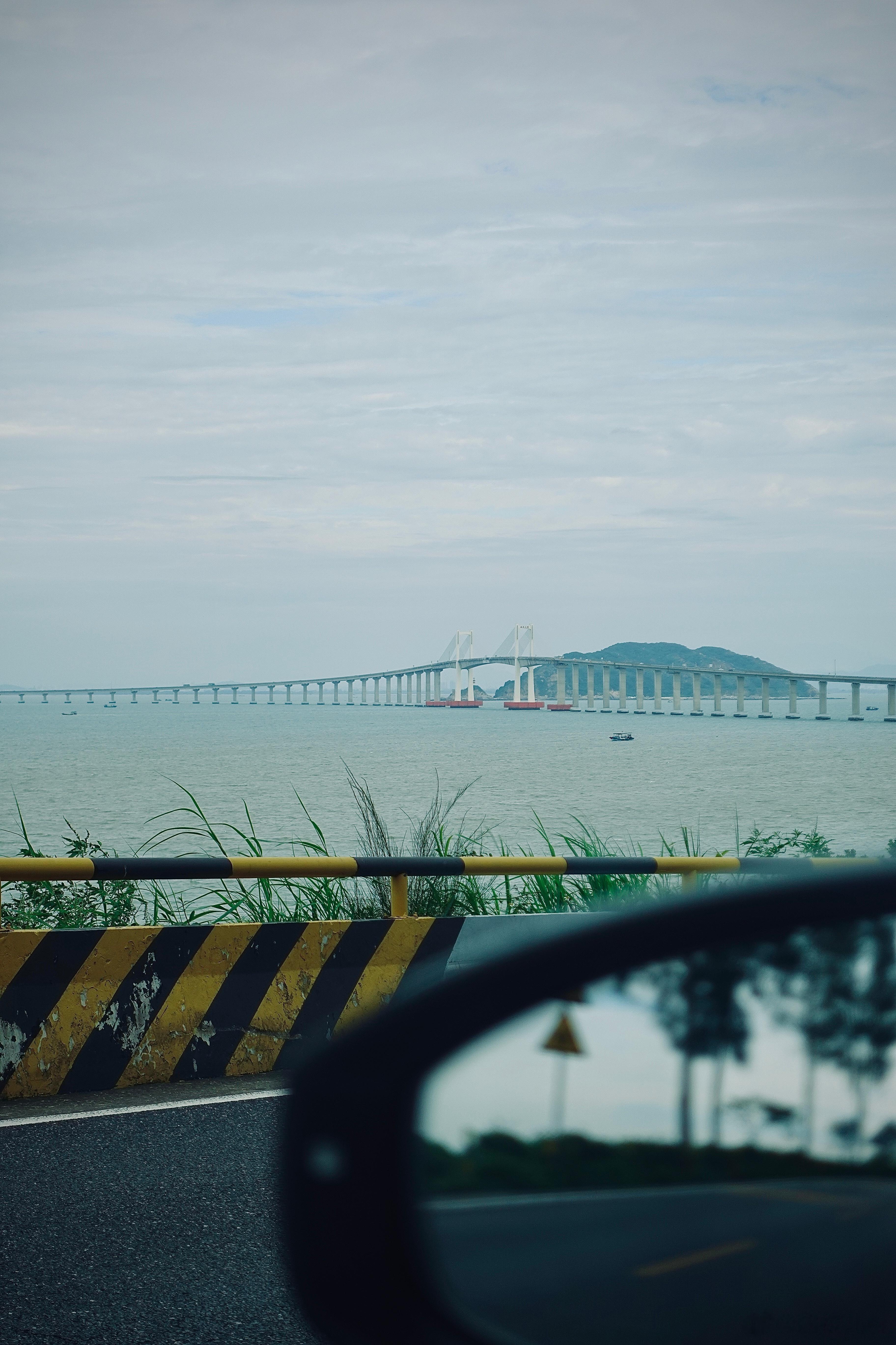 阴天🌥️的南澳岛也有不一样的美～随处可见的大风车，山上海里都有🌊在南澳岛开车