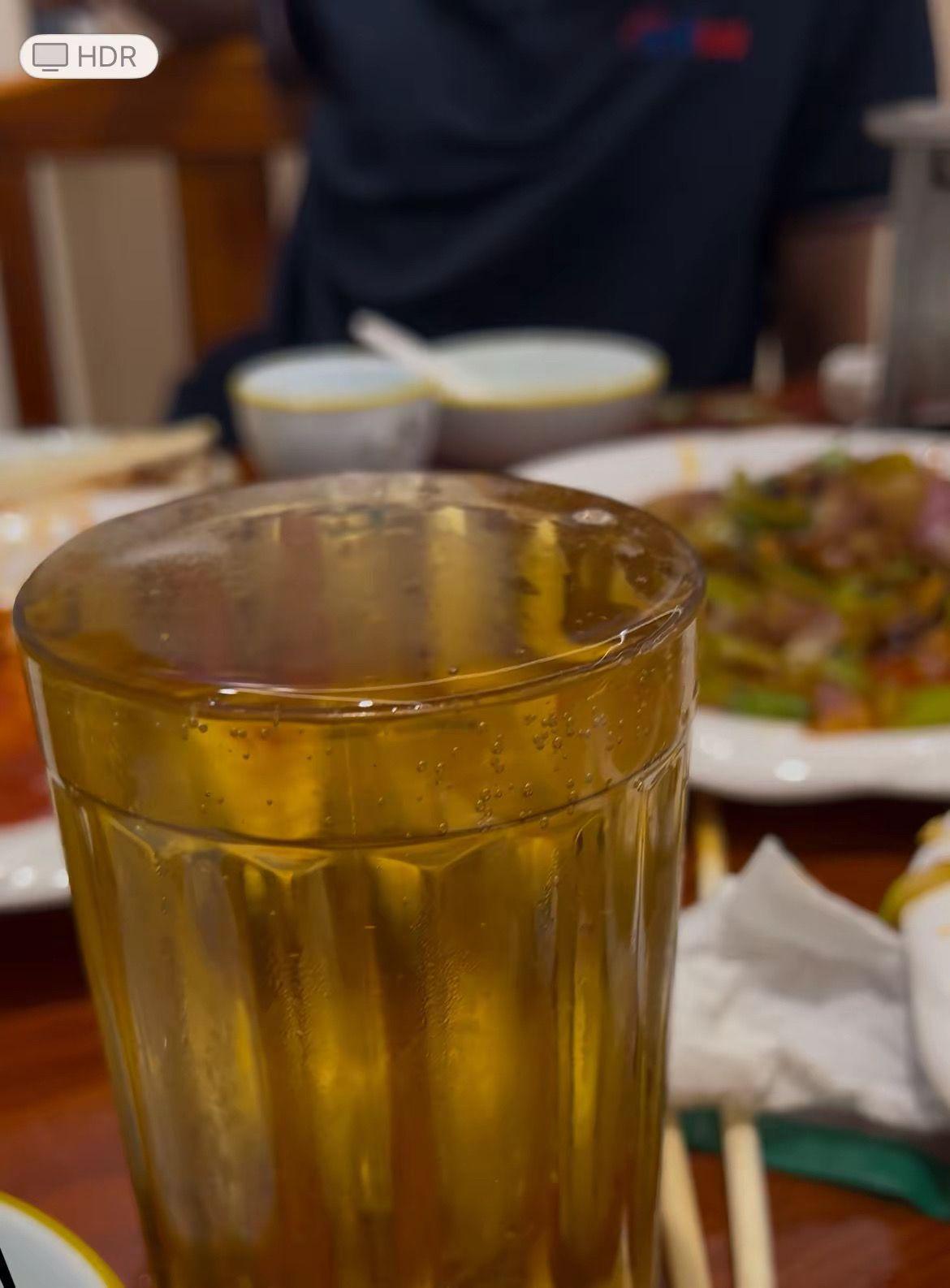 没有清晨的粥那就倒满深夜的酒