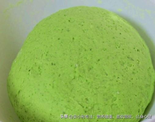 我就钦此下厨，做凉汤薄荷廋肉西红柿臊子面。
食材：250克面粉，一把洗净的薄荷，