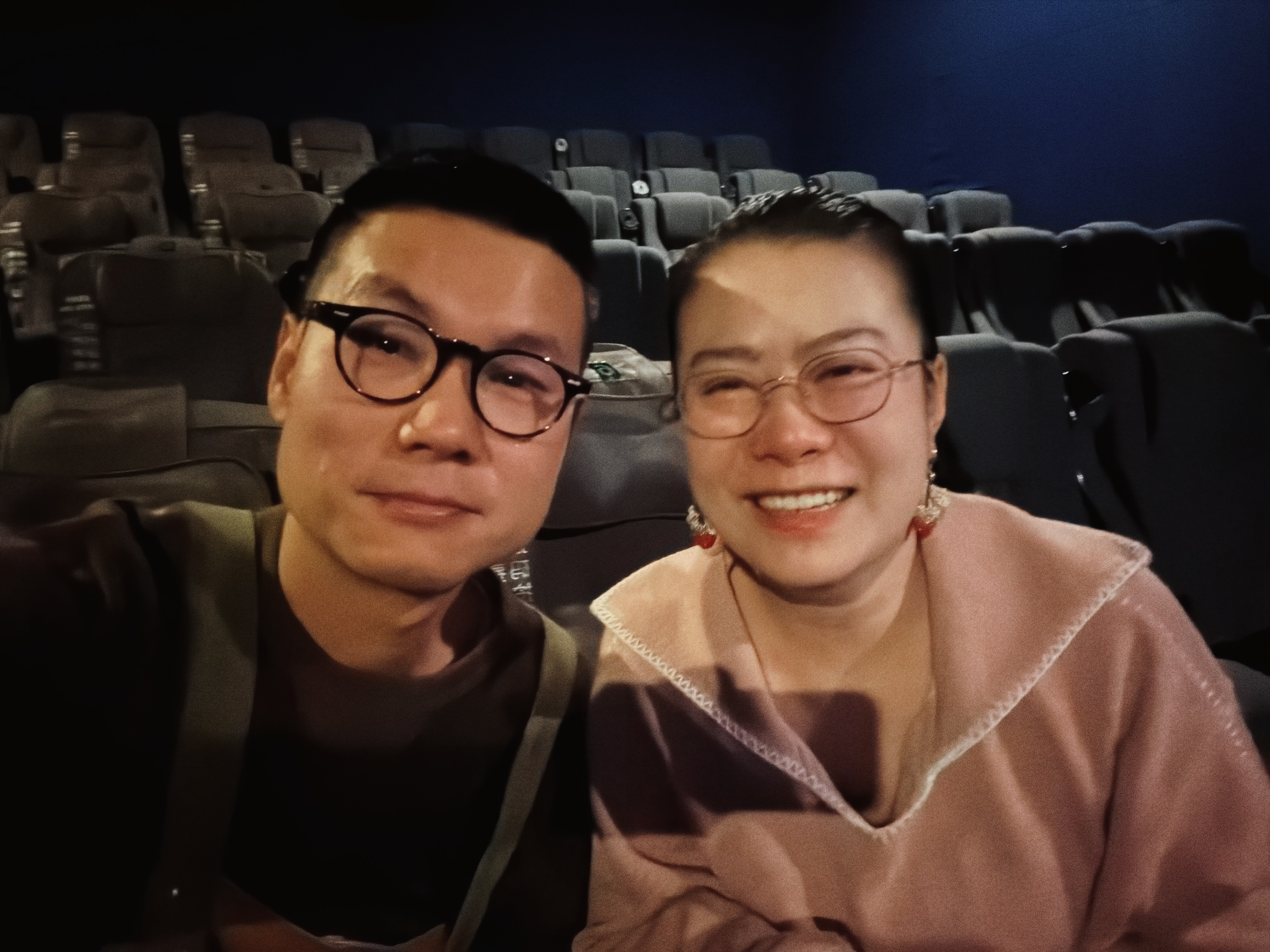 一个普通的故事需要有夸张的表演来煽情，但一个真正的好故事导演会克制的表达，但依旧