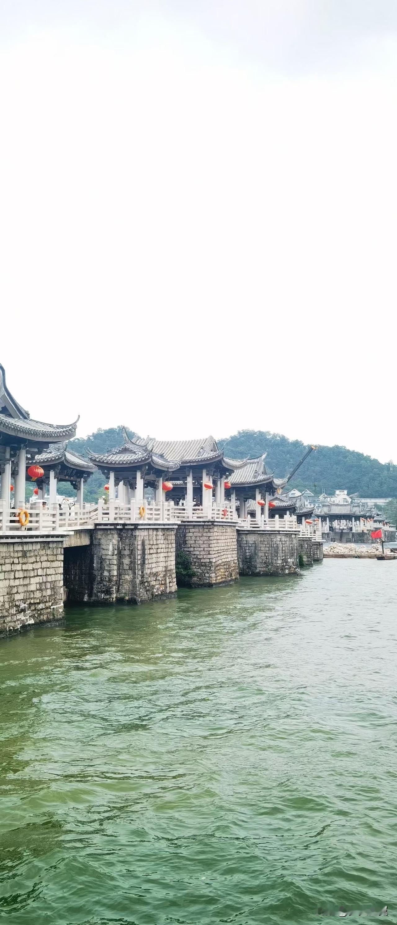 【小对联】
上：……？
下：富翁。