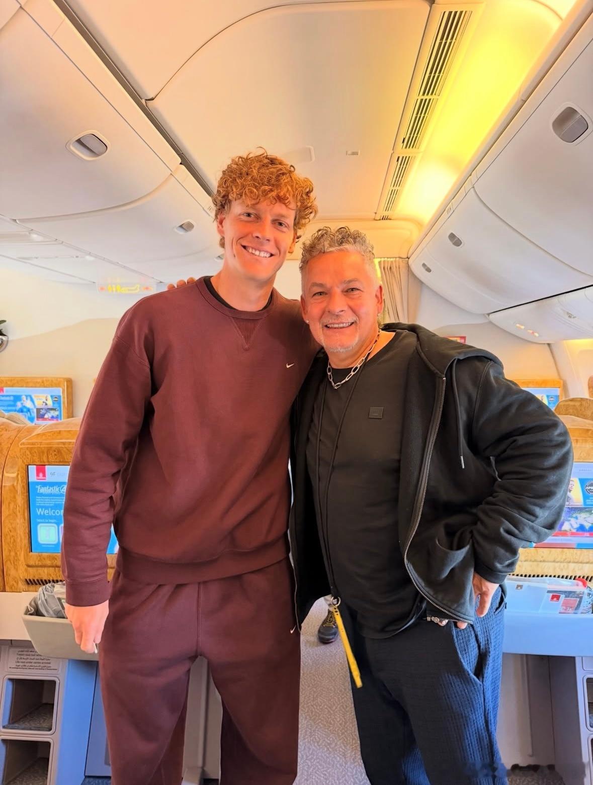 扬尼克·辛纳🤝罗伯特·巴乔哇啊啊啊啊这一波意大利🇮🇹体坛的跨时代联动合影！