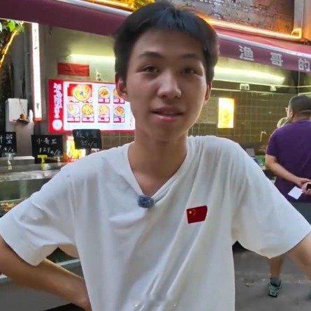 16岁高中生回应家产千万还在餐馆帮工知恩报恩 西安·华严寺