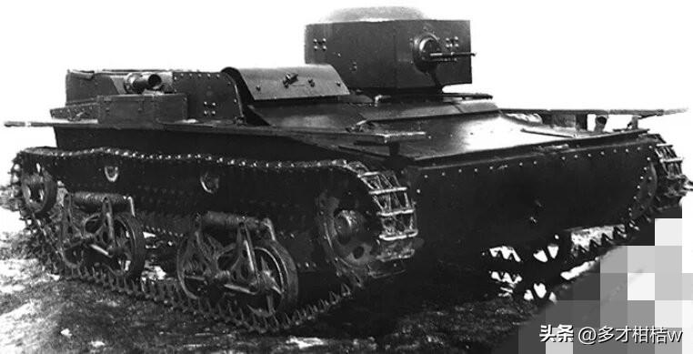 从上世纪三十年代的T-38、T-40开始，苏联军队就对可以在水面行驶都两栖坦克痴