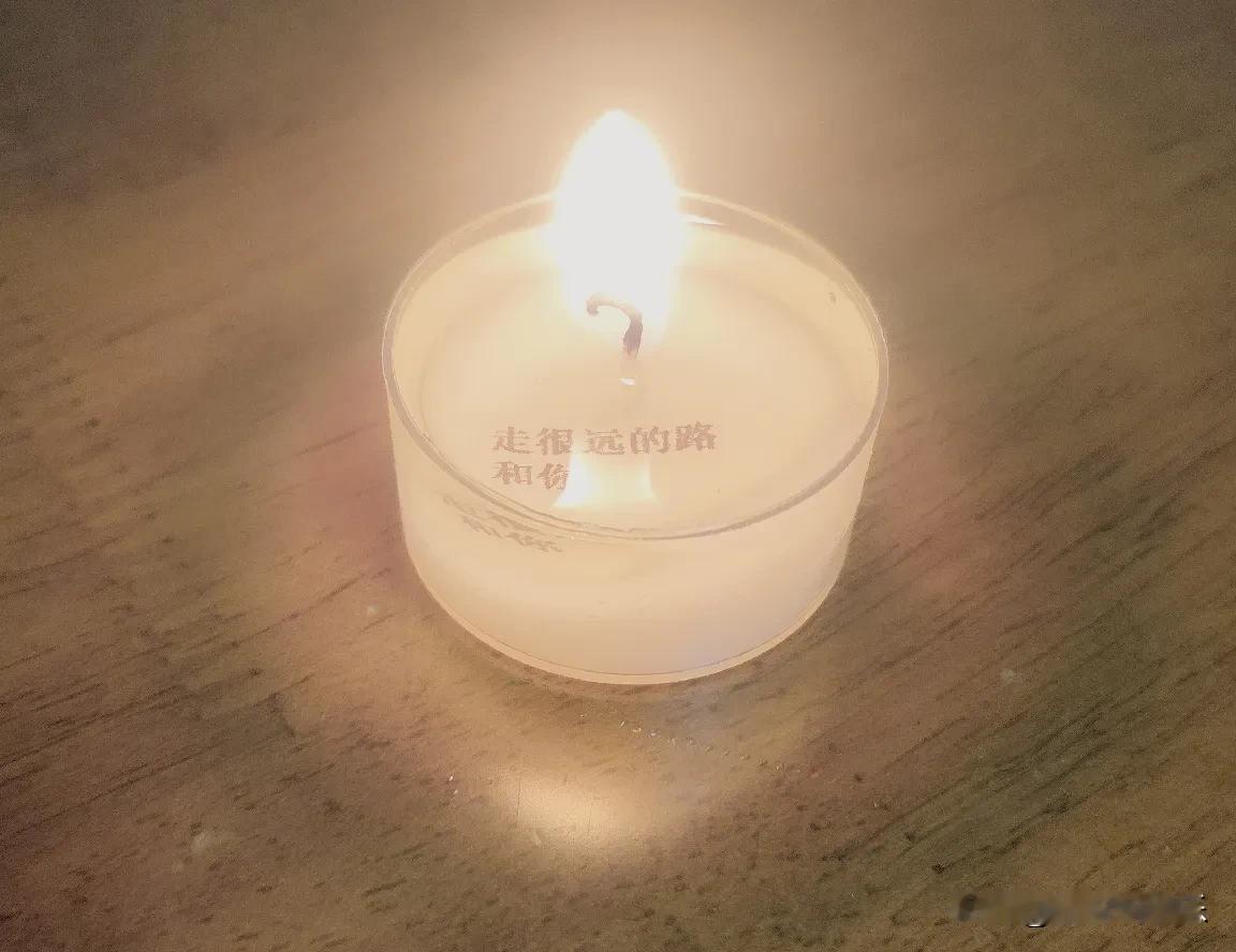 远离那些让你不开心的人和事，多去接触一下大自然！
