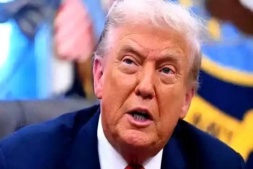 特朗普被要求点评中英协议，他刚说完“非常危险”，转眼却眉飞色舞地吹嘘自己与中国“