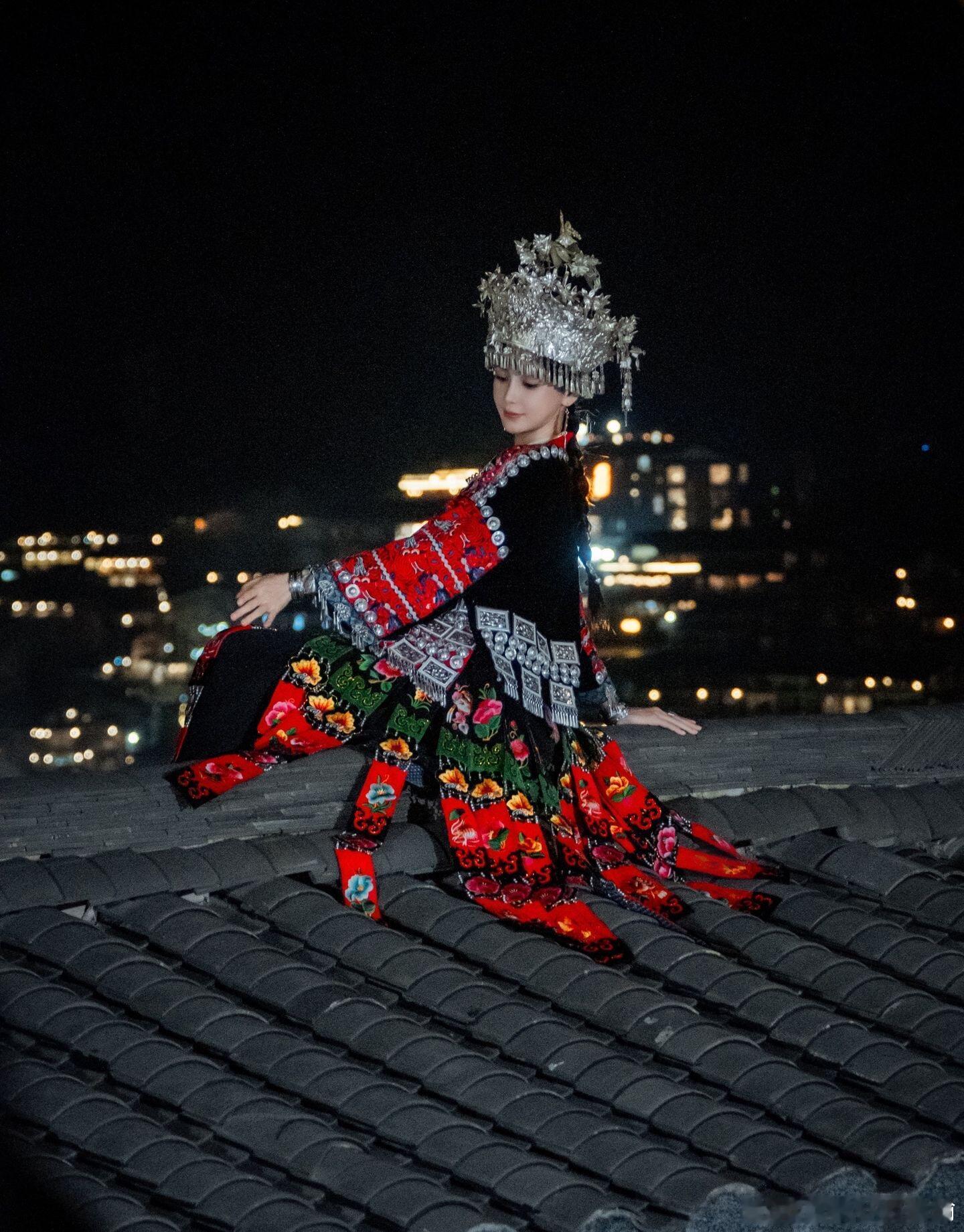 angelababy和鞠婧祎同款苗疆少女造型，两位女神同款美貌也太养眼了吧