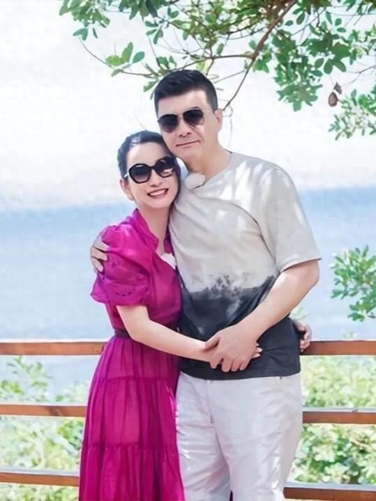 这是王新军在综艺里的一段经典吐槽，笑着讲的，全是狗粮味儿。
 
原话大意
 
主