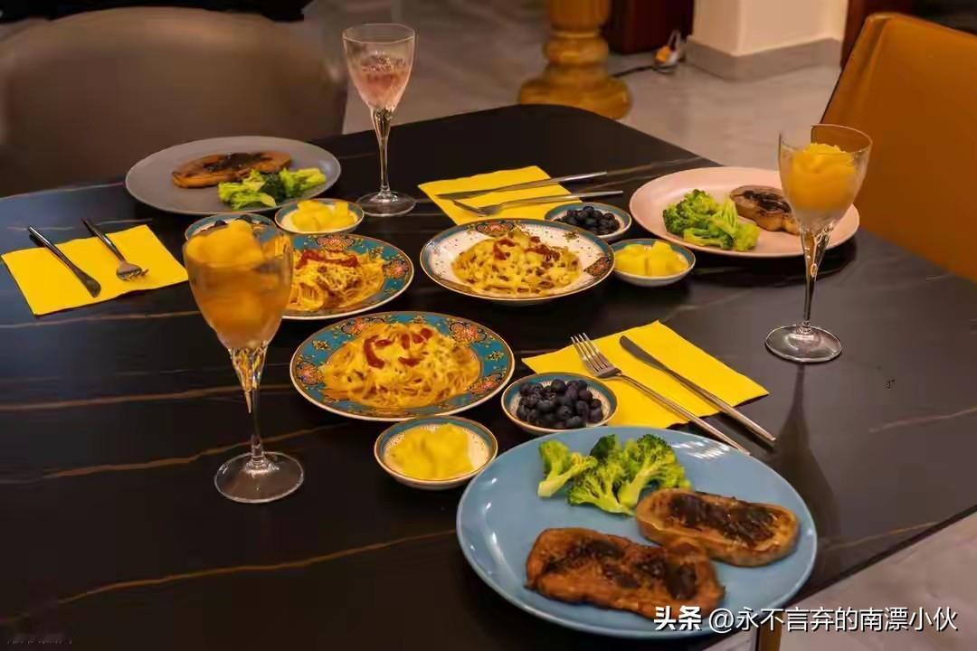 我爸教我的识人法：请客的时候，主动点便宜的菜，看对方加不加菜。

我爸教我一招，