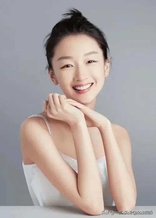 有一回，马东问周冬雨：“你的初吻还在不？”周冬雨：马东老师你也太敢问了吧！这哪能