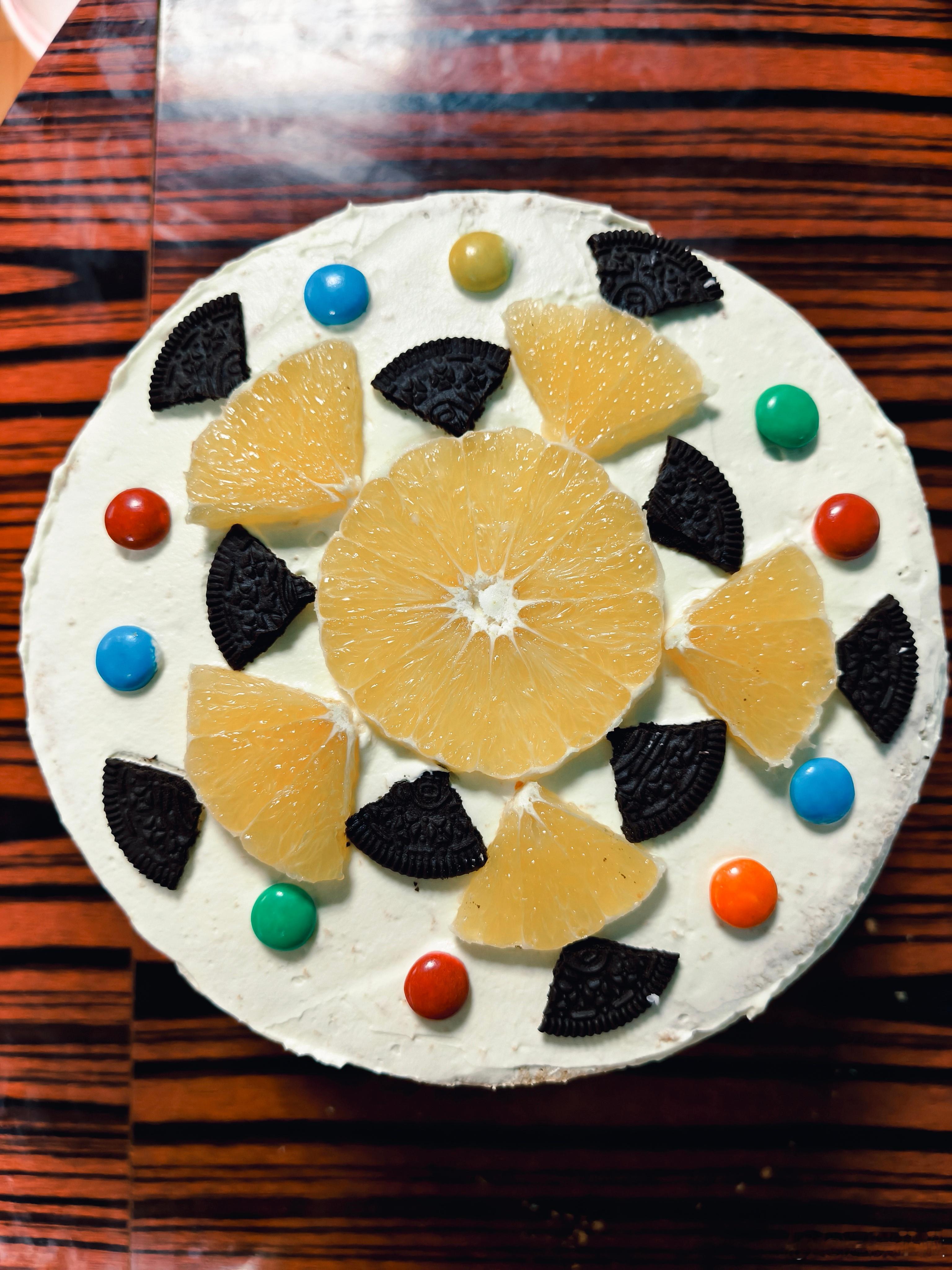 冬天的早晨吃点甜的享受着屋外的阳光会很爱这生活昨天老杨同志做了蛋糕🍰模样很好看