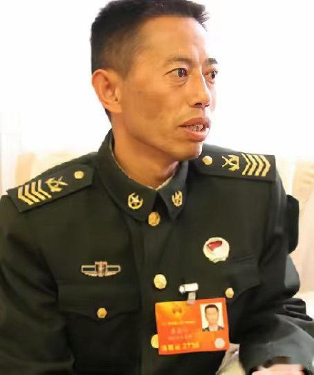 导弹兵王王忠心，1999年开始两次退伍被召回，妻子笑他：“只长胡子，不长职务”！