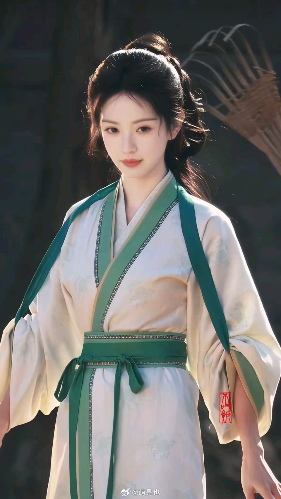 田曦薇无刘海造型，已经到了认不出来的程度 ​​​
