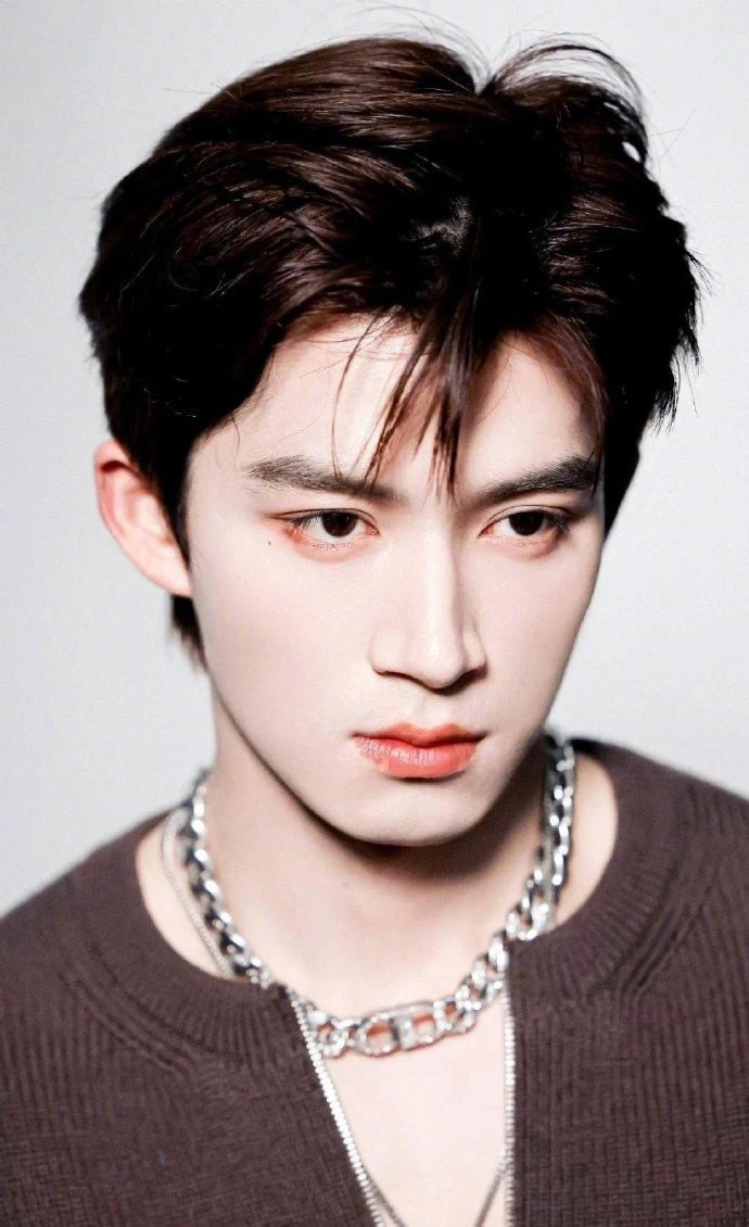 《凤羽令》在接触王星越，这个本子算是大男主剧，内容比较新鲜，就是改编自小说《仙侠