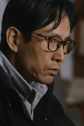《人世间》冯化成出家：理想主义者的终极体面
看《人世间》时，很多人骂冯化成是个渣