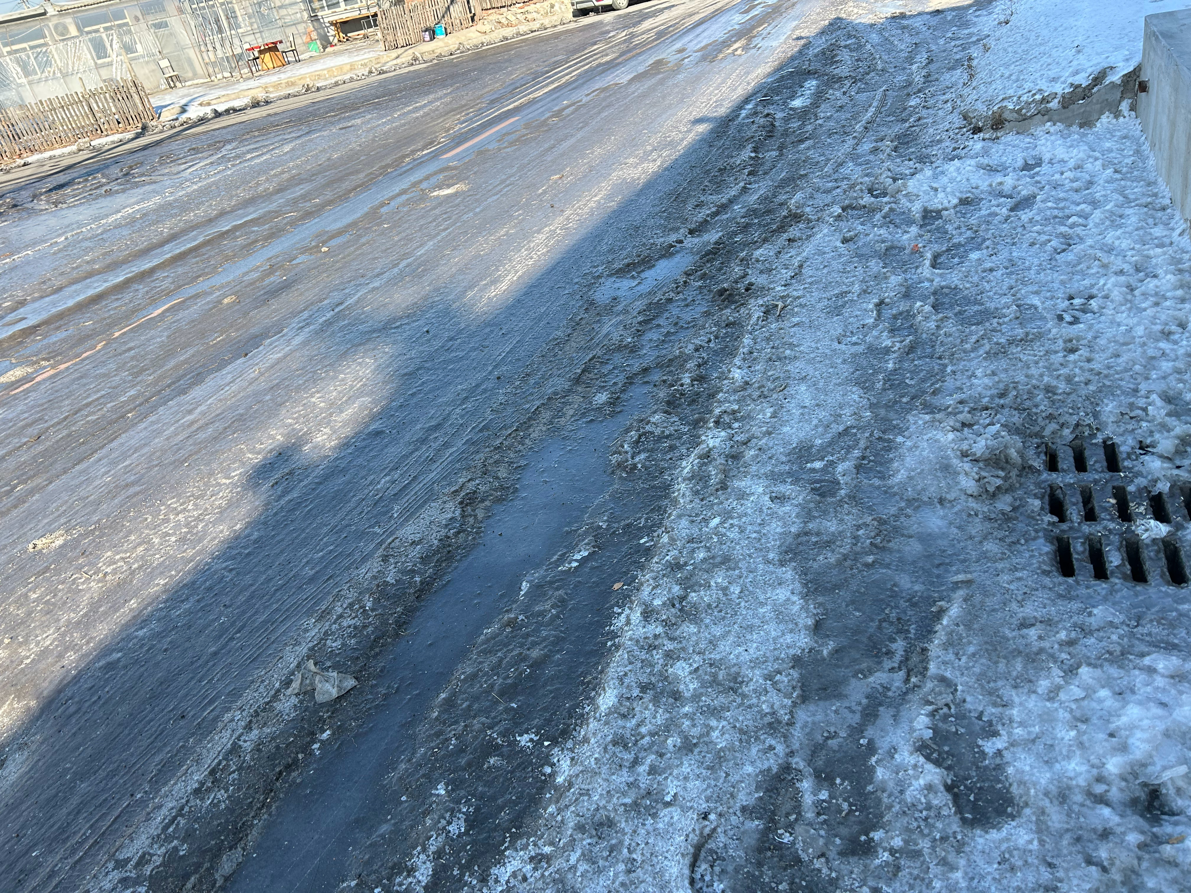 难得今天没那么冷，出来出溜滑啊 