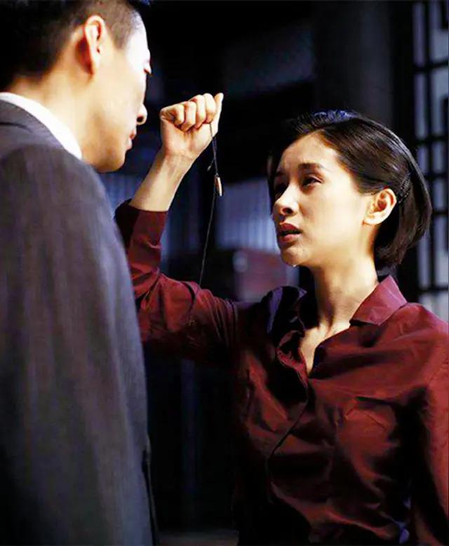 祖峰是娱乐圈资深演员，他是内娱难得的“戏骨清流“戏里千面，戏外淡薄通透。

他的