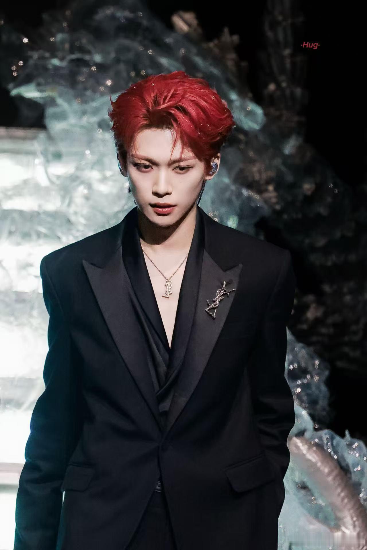 梓渝红发露额头来分享今日梓渝站姐拍的神图🈶！ 