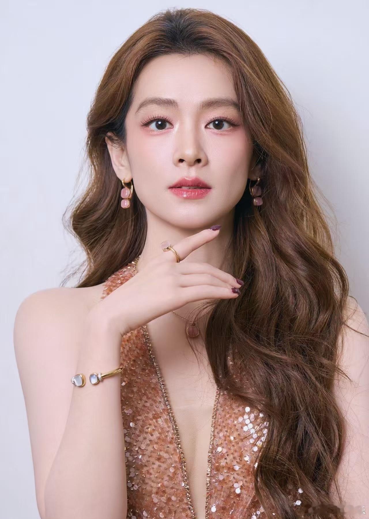 陈昊宇点赞训粉博文陈昊宇点赞了一篇“训粉”博文，内容是在说粉丝管太多——干预剧本