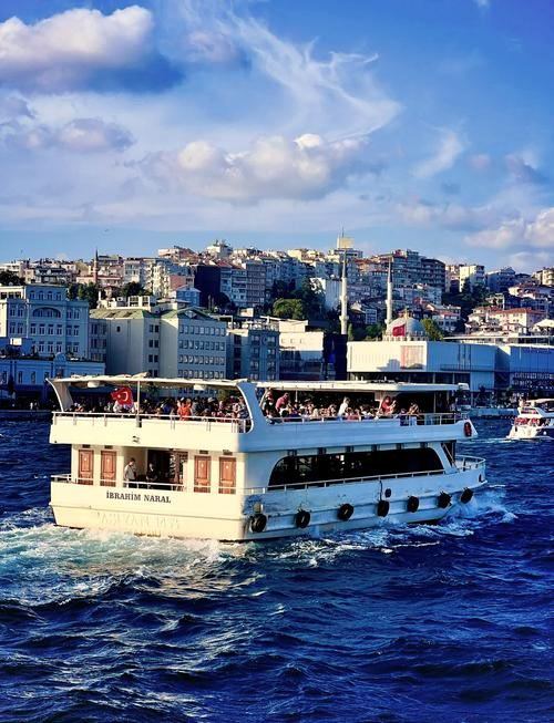 对伊朗要通过正式决议在霍尔木茨海峡收费这个事情，在前面微博评论下和几个娃闲扯了几