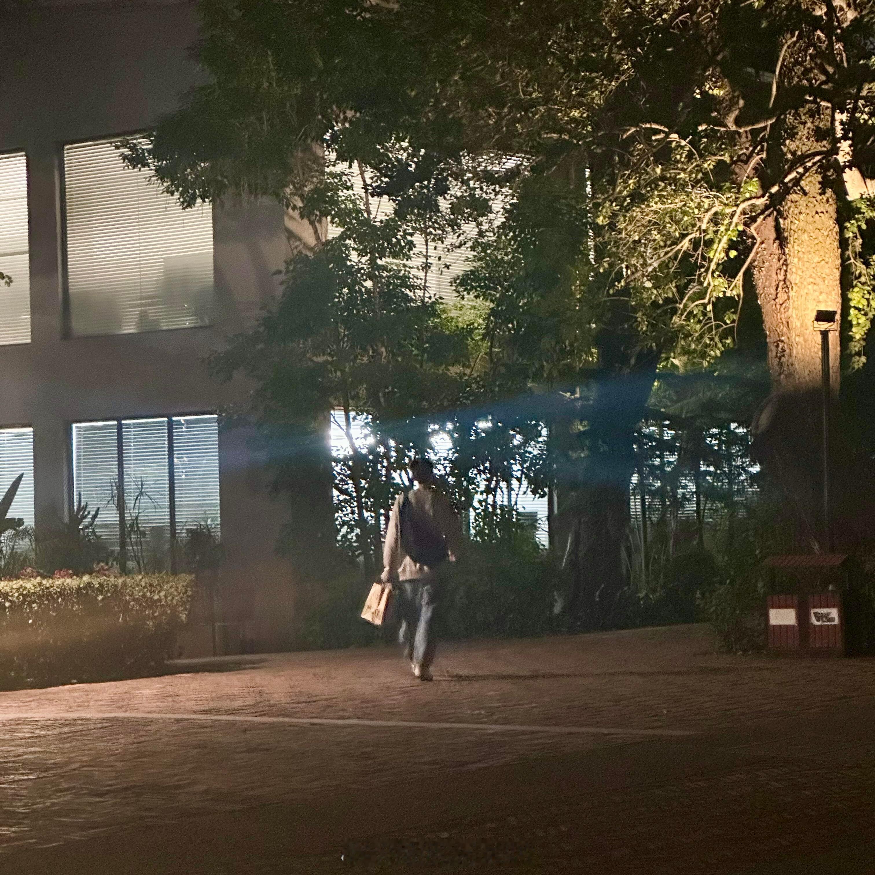 又偶遇彭高了从背影看就感觉就变帅了！[抓狂][抓狂][抓狂]彭高｜心动的信号 心