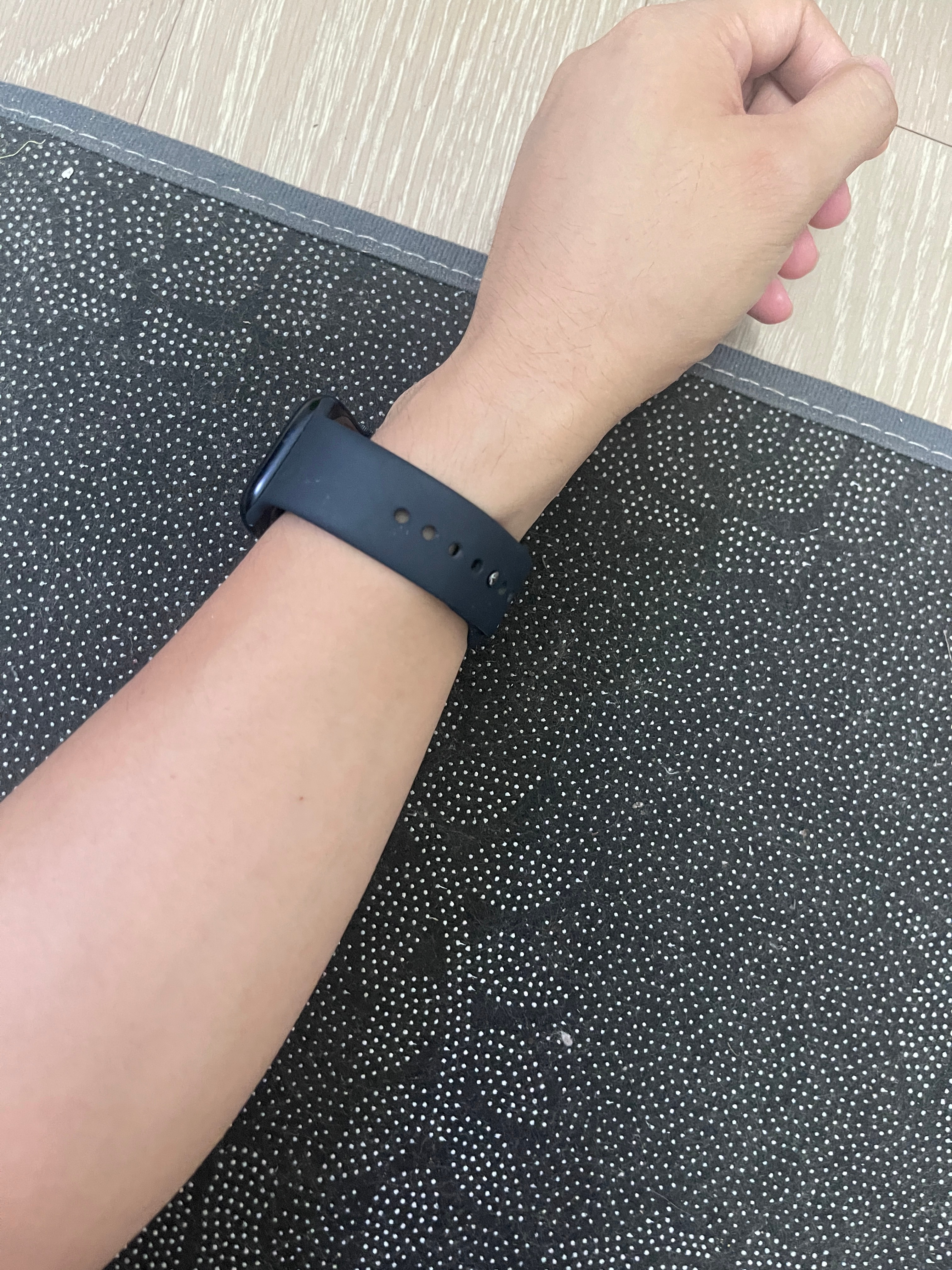 早上运动养成了一种习惯，刚刚又做了85秒的平板支撑。咬牙坚持的感觉，是那种难受而