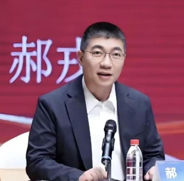 中戏表演系主任这把椅子，坐过四个人。黄定宇，2004年涉嫌强奸被刑拘，后不起诉，