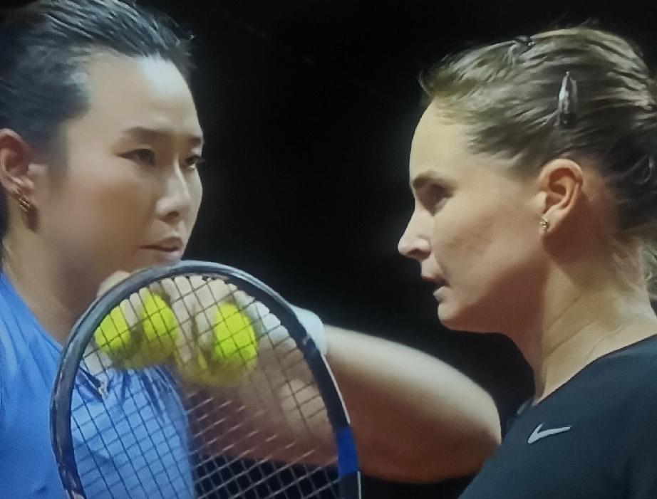 杨钊煊/帕诺娃2-0横扫英美组合，晋级斯图加特女双八强！

        20