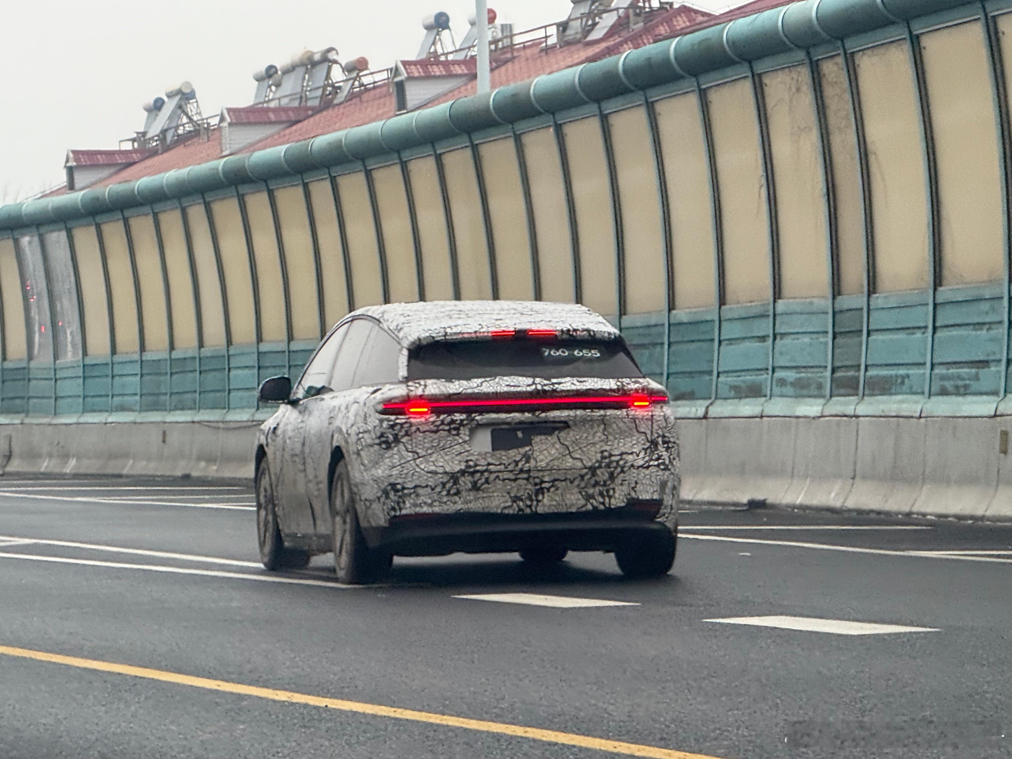 理想i6不是都上市了吗 咋还有伪装车啊？难道是改款已经在测试了？还是说骡子车？应