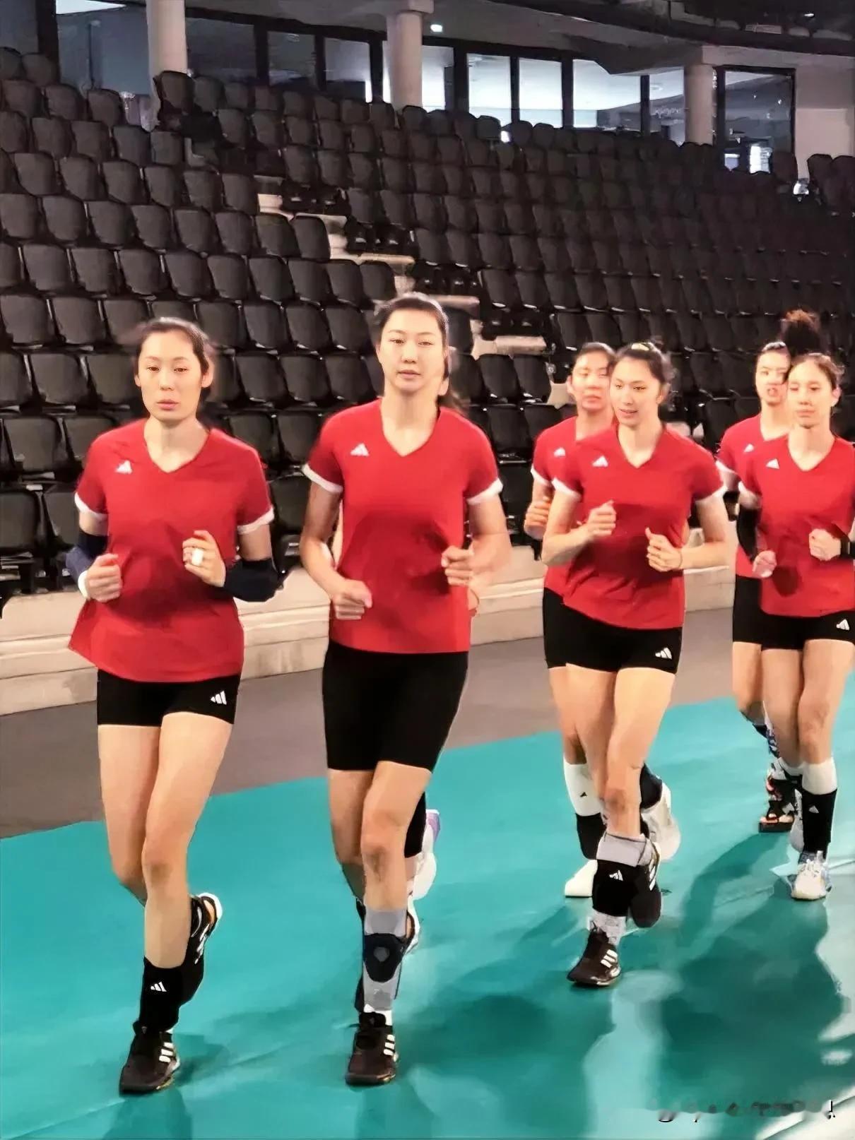 中国女排今夜迎战美国队，CCTV1直播。
巴黎奥运会女子排球小组赛
A组
北京时