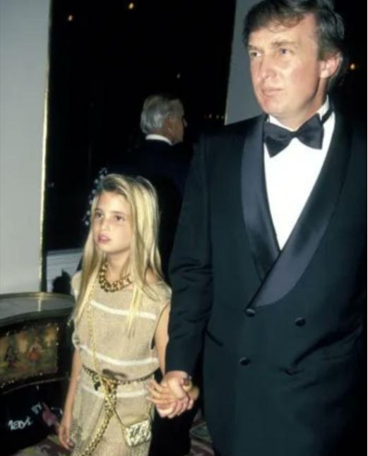 美国司法部公开的爱泼斯坦案最新档案，一出炉就炸翻了全球舆论，这次披露的体量，更是