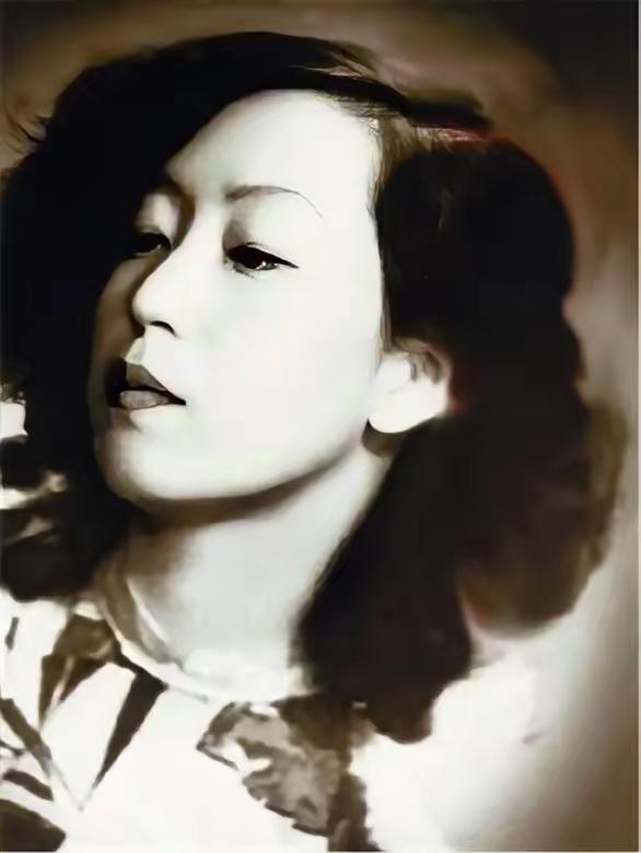 张爱玲与赖雅：跨越世俗的半生相守
 
1956年美国，36岁的张爱玲与65岁的美