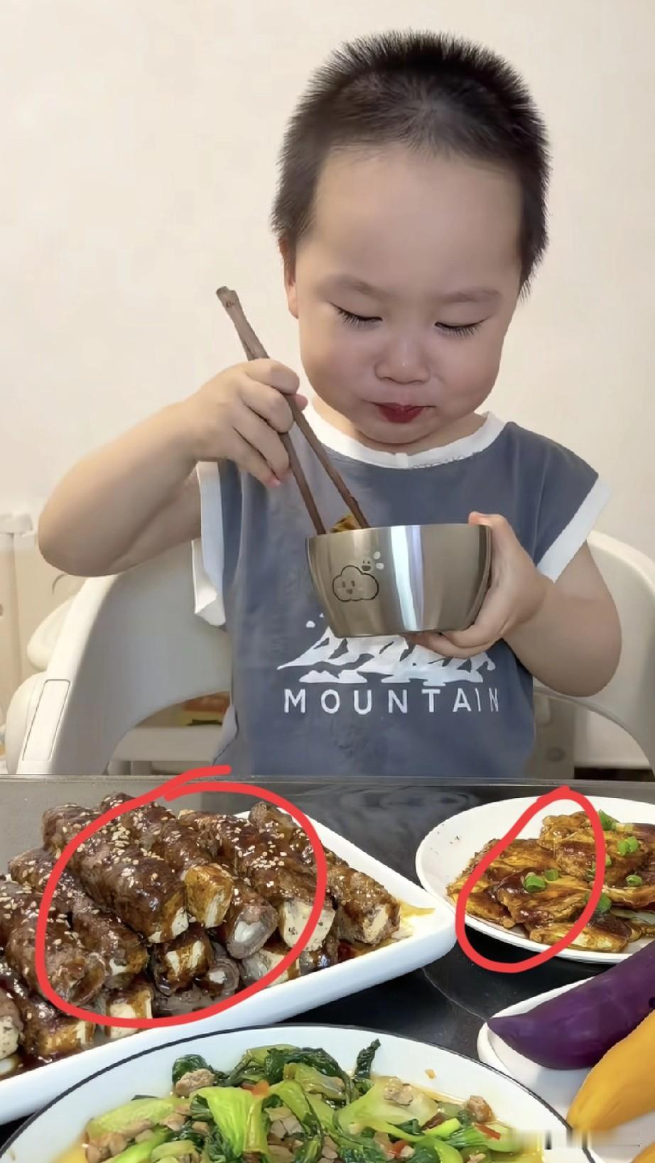 我就说这不是单纯记录孩子成长的，
很多人还不信，
你看又是开橱窗，又是接广告的，