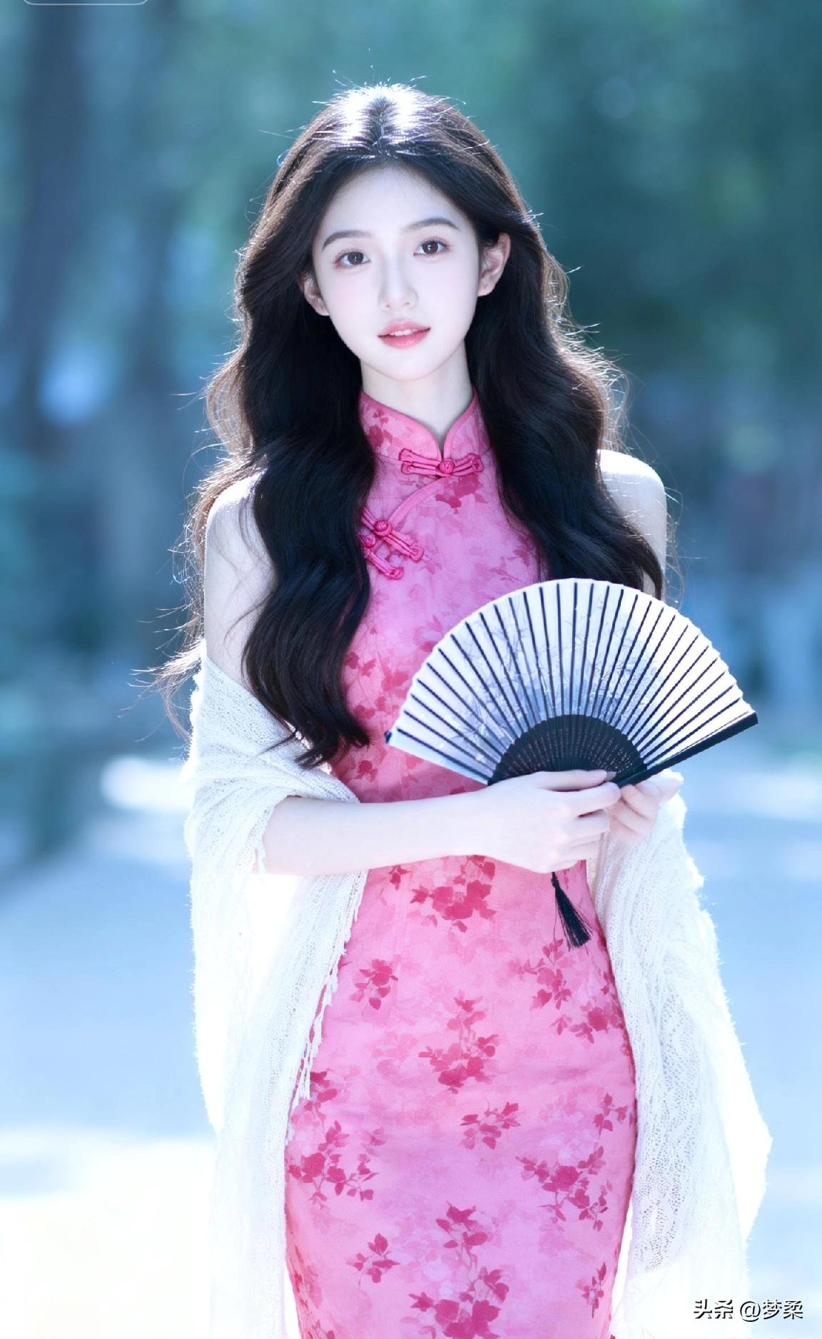 粉嫩旗袍少女，手持团扇，古典优雅，梦回古代！旗袍少女照 国风团扇写真 团扇古装照