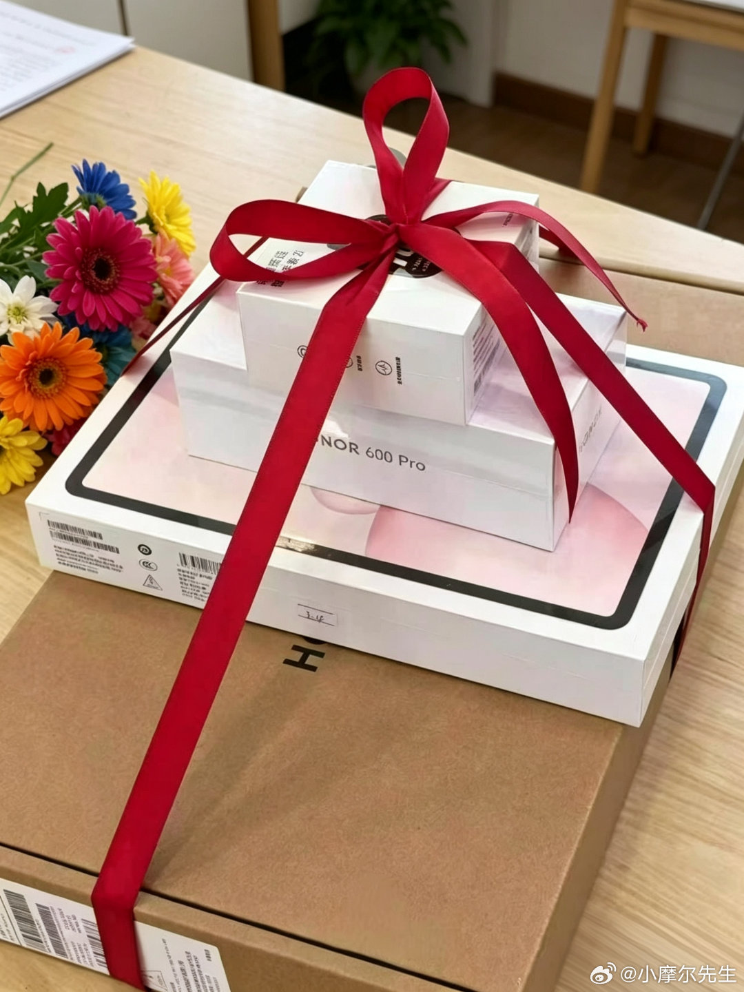 准大学生选数码四件套不用硬凑同品牌全家桶✨ 像荣耀600 Pro带潜望长焦，最后