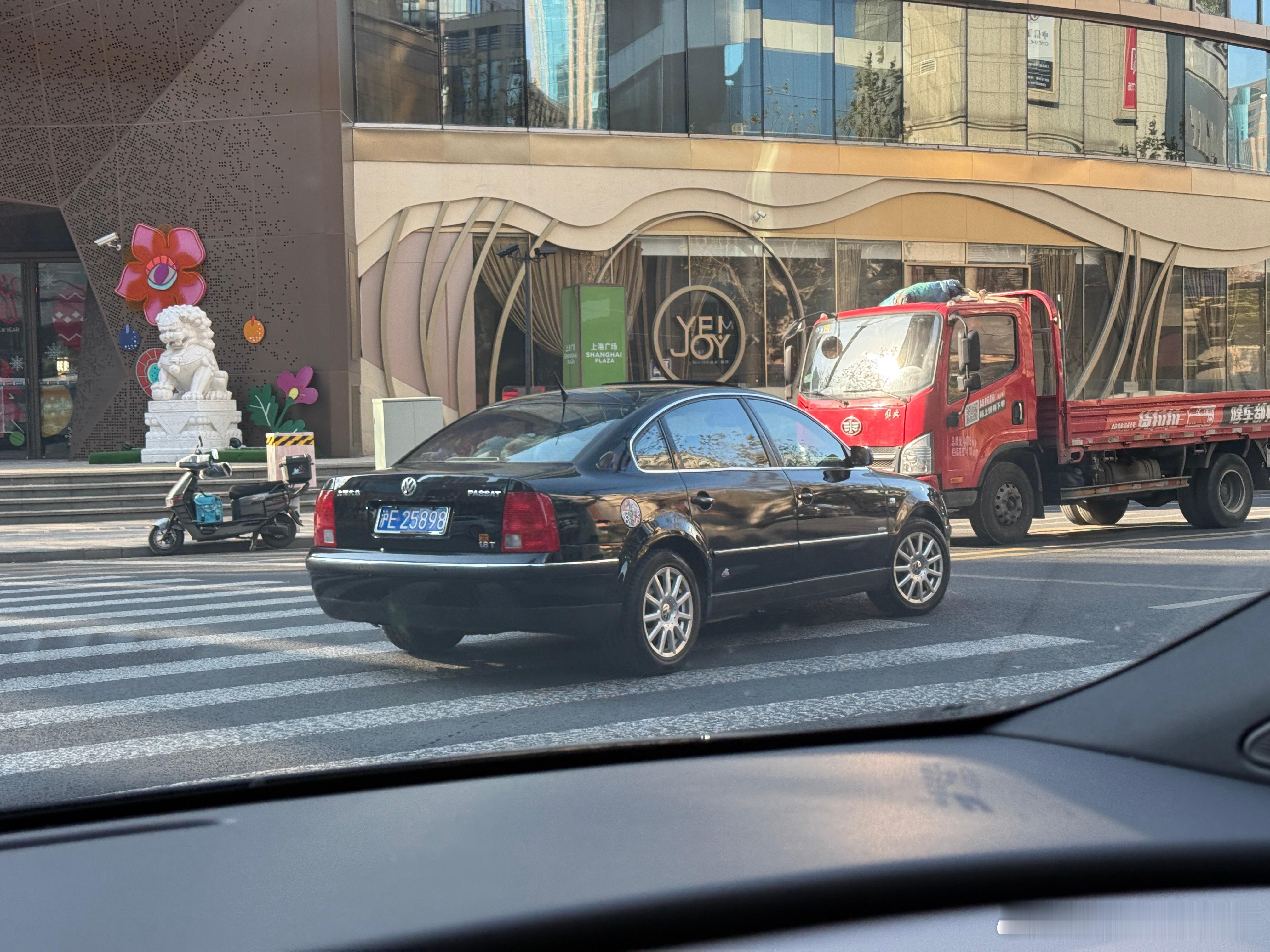 图1爷叔，图2阿姨老一辈艺术家在长期主义的态度上还是太权威了 