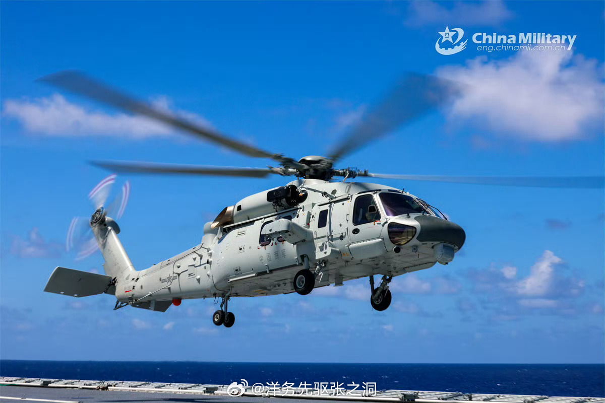 拍的比较好大一张Z-20J官方照，虽然抹了号，但起码构图是大大方方的，不是边边角