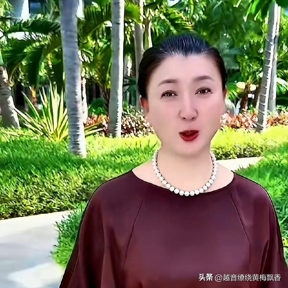 闫学晶的心灵鸡汤又来了，她说:“大家好，我是演员闫学晶，今天我要说的是女人如何供
