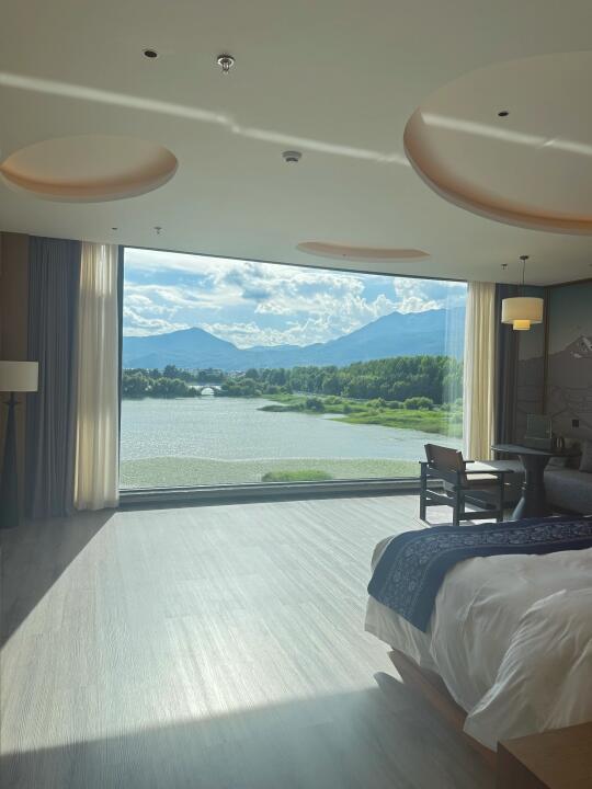 太喜欢这个大落地窗了