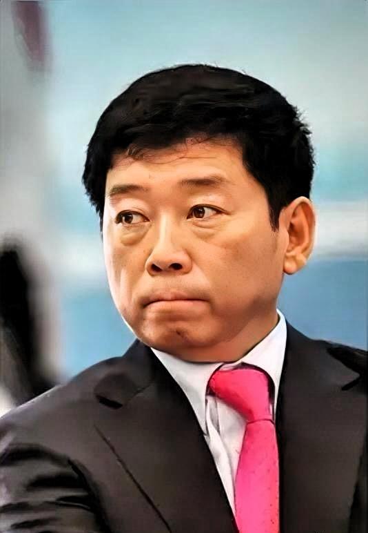 魏建军表示埃尔法是大家公认的最好的MPV，他提及自己曾是埃尔法车主，开着埃尔法上
