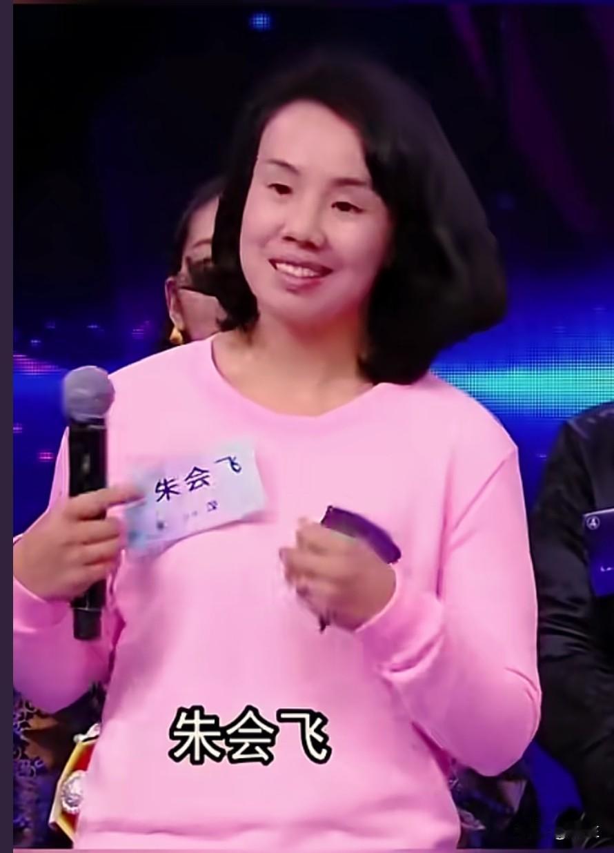原来这些雷人的名字都是真实存在，比如，朱会飞，她原本是叫朱会会，但有一次她从楼上