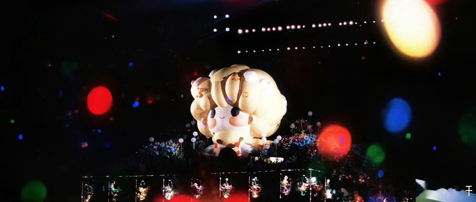 宋亚轩给大家一个大大的云拥抱，太暖心啦 