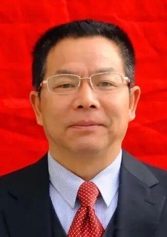 周游“列”校的杜胜西被开
          曾任四川盐亭县职业中学副校长、盐亭