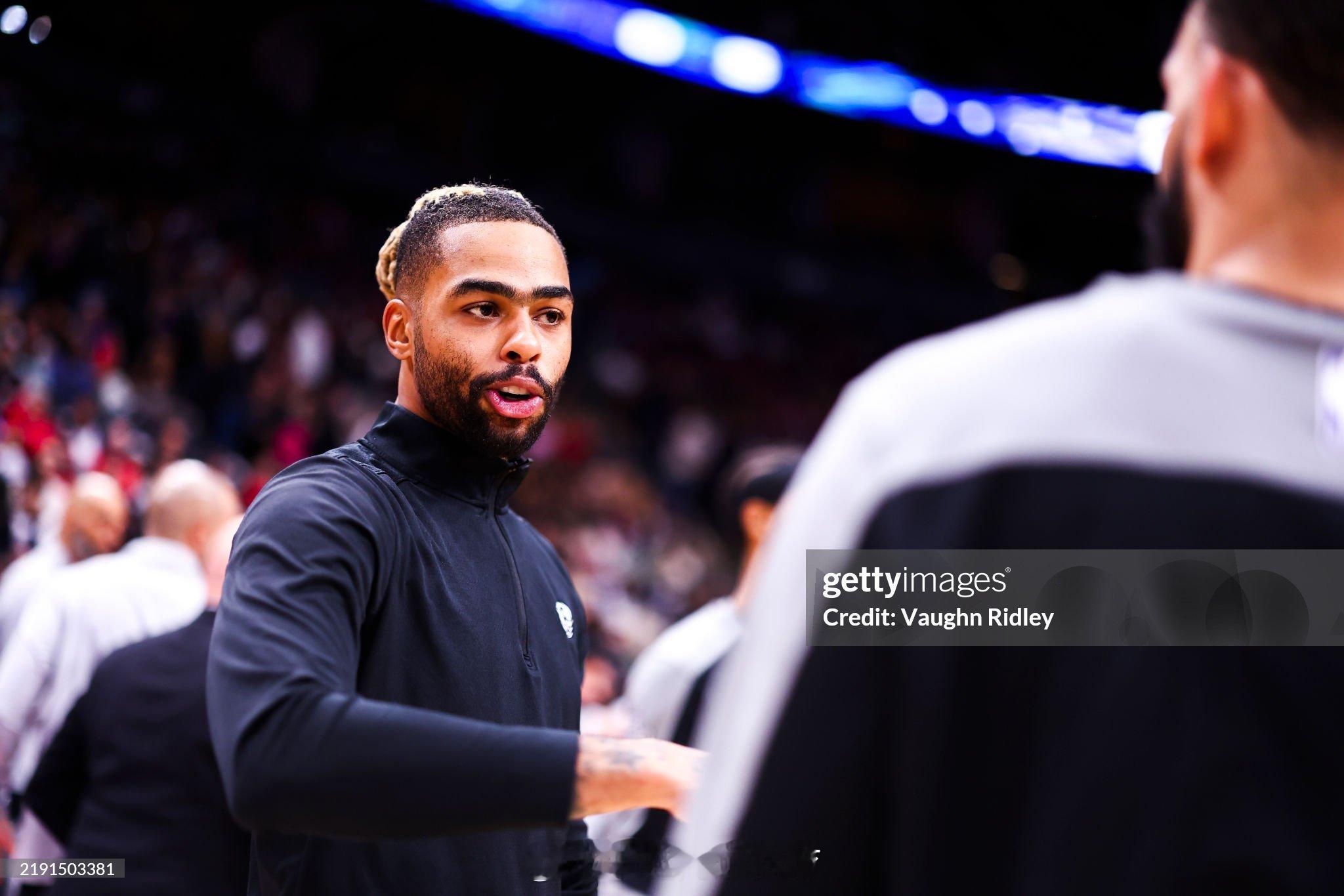 拉塞尔重返篮网后的首秀还是不错虽然是替补上场！上半场送出4助攻，9投6中，其中三