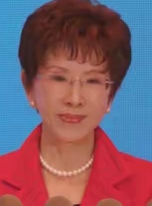 洪秀柱这次是真豁出去了，77岁高龄，本可安享晚年，却在国民党大会上，当着郑丽文、