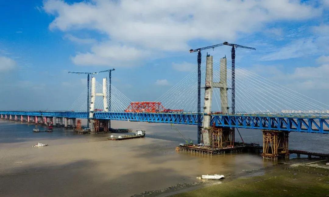长江入海口架起世界级钢铁长龙 崇启公铁长江大桥主桥圆满合龙
 
2026年6月9