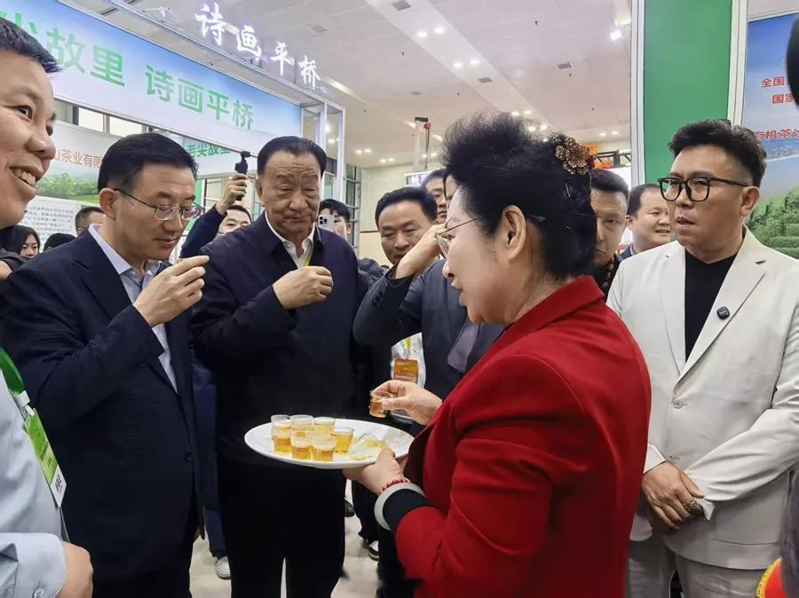 山水信阳·休闲茶都 【春日来信 茶乡有约 第34届信阳茶文化节盛大开幕】春风拂面